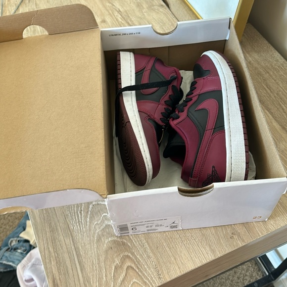 Shoes - Picture 1 of 7